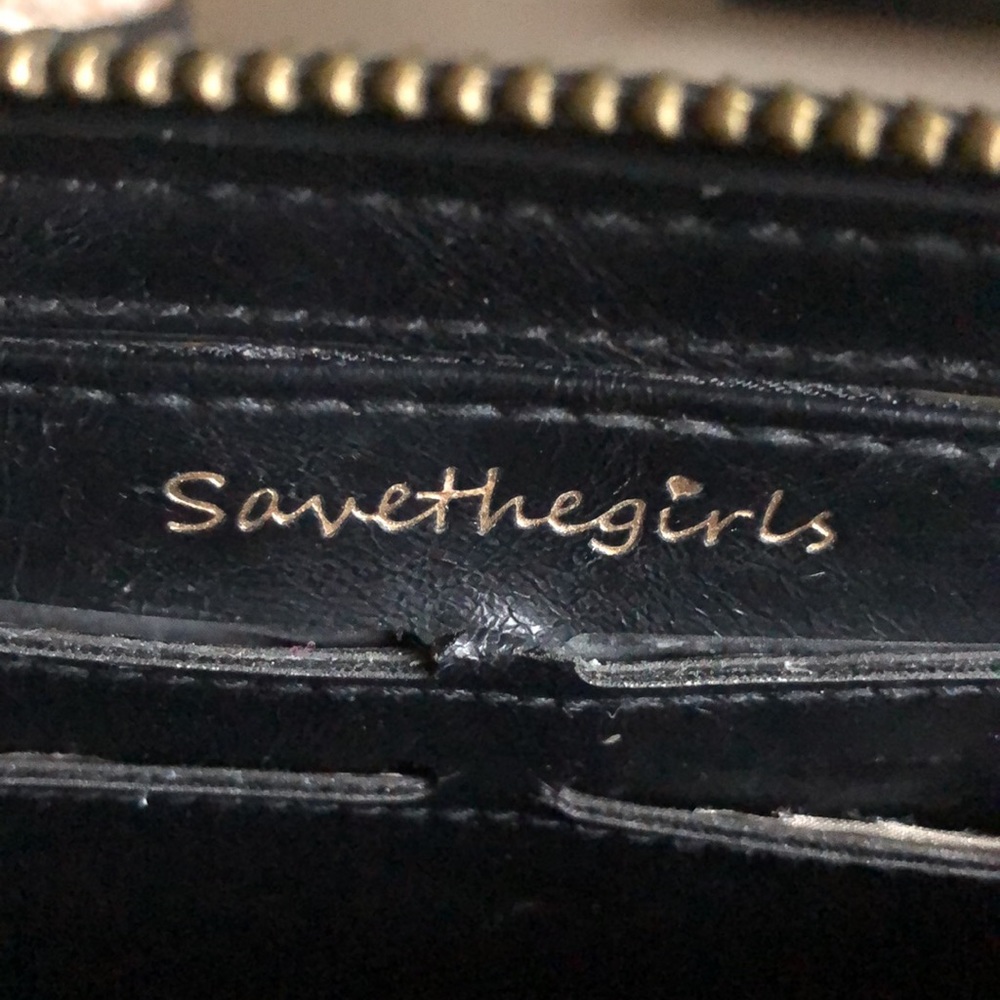 Save the Girls Convertible Touch Screen Wristlet/Crossbody/Wallet RARE - Picture 11 of 14